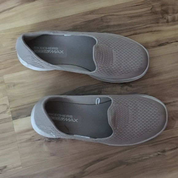 skechers go walk pursuit